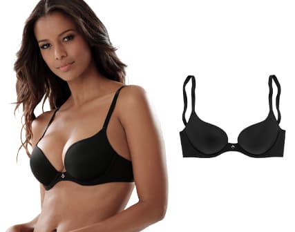 Vrouw met een zwarte push-up bh