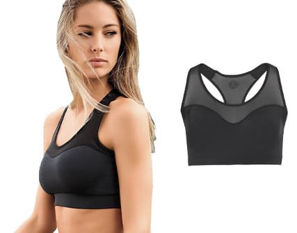 Vrouw met een zwarte sport bh