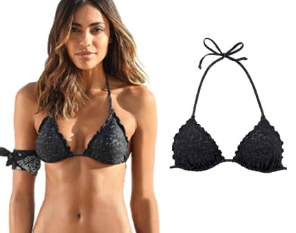 Vrouw met zwarte triangel bikini