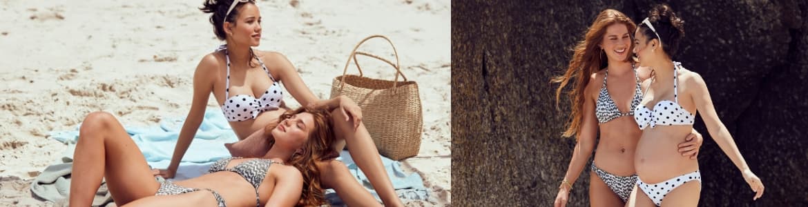 Zwangere vrouw en vriendin in bikini op het strand