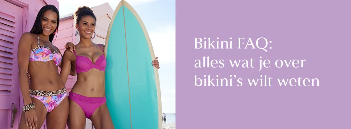 Twee vrouwen in bikini met surfplank