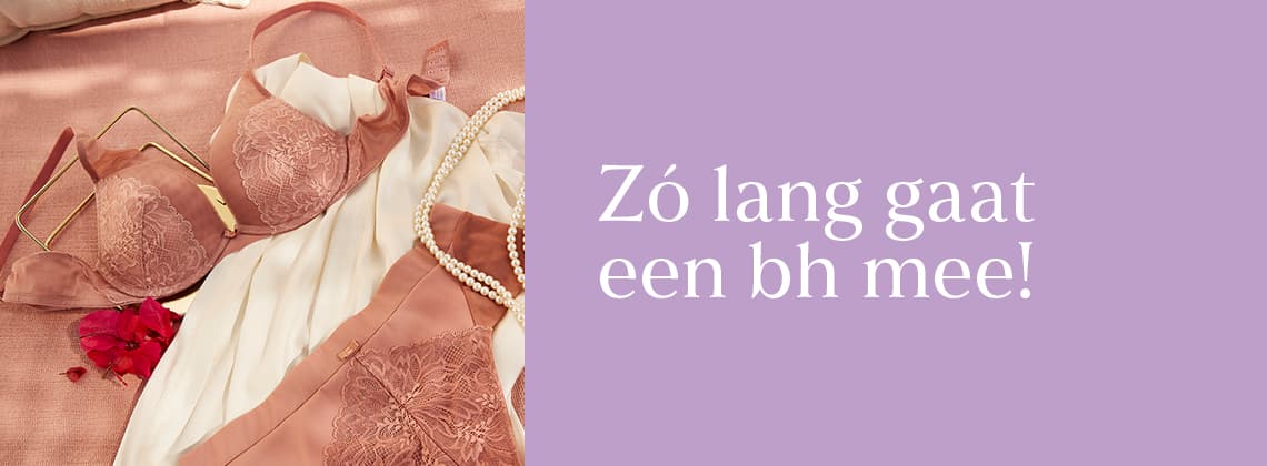 Een lingerie setje op de grond