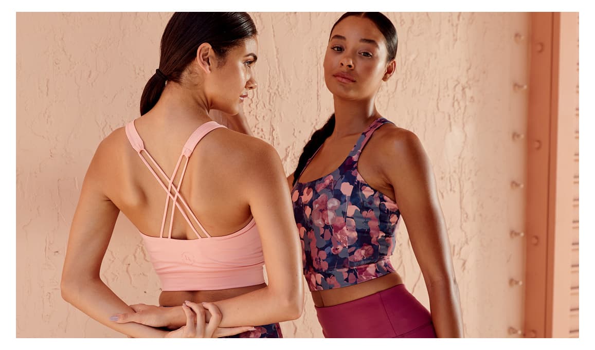 2 vrouwen in een sport BH