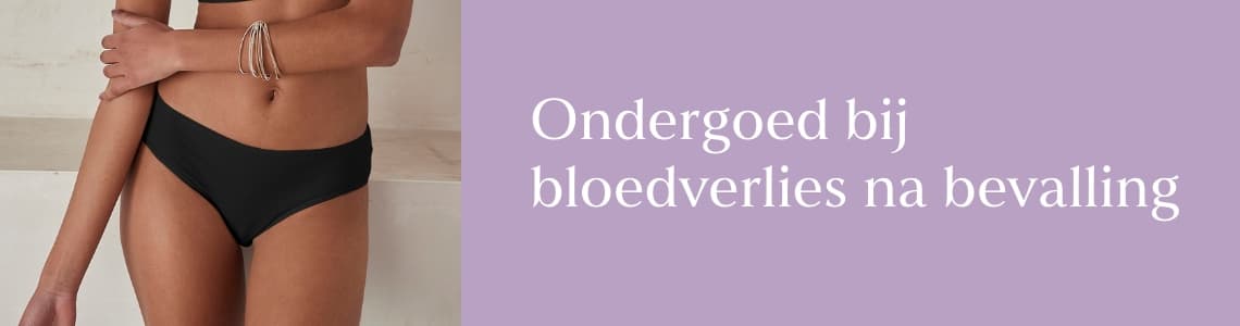 Ondergoed bij bloedverlies na bevalling – Vrouw in zwarte onderbroek draagt armbanden, gedeeltelijk zichtbaar tegen paarse achtergrond