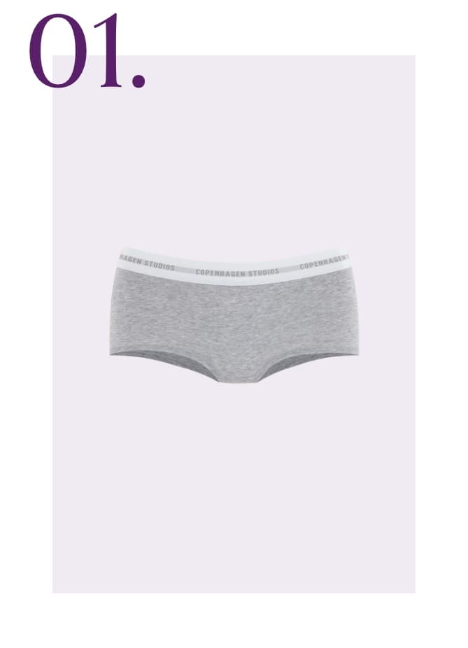 01. Grijze damesboxer met witte tailleband waarop 'Copenhagen Studios' staat